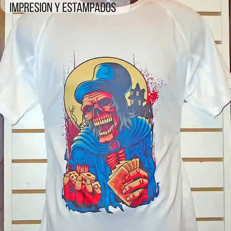 Polera personalizada con diseño estampado