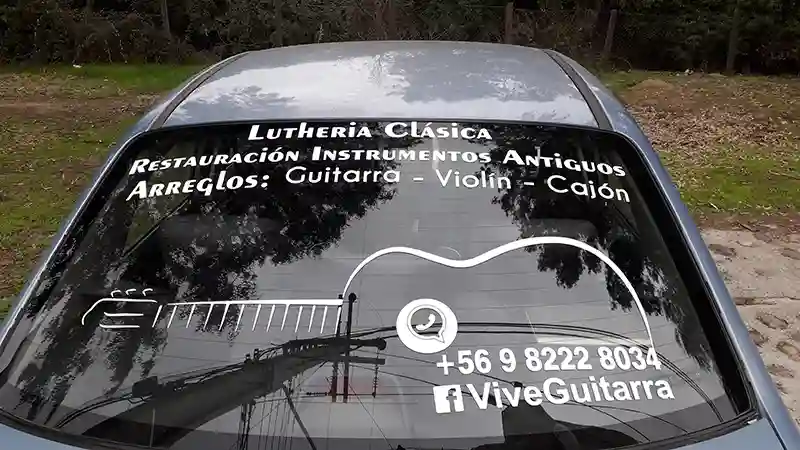 Rotulación vehicular con vinilo adhesivo personalizado